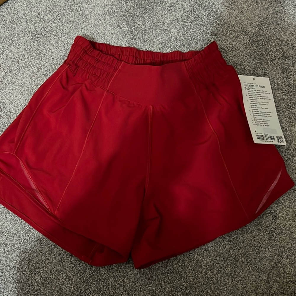 Lululemon hotty hot high rise short
